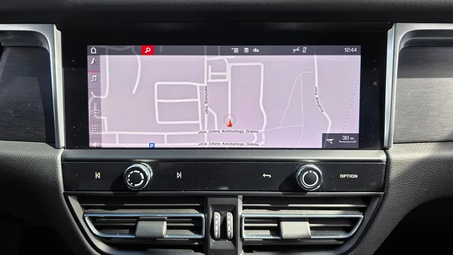 PORSCHE Macan -