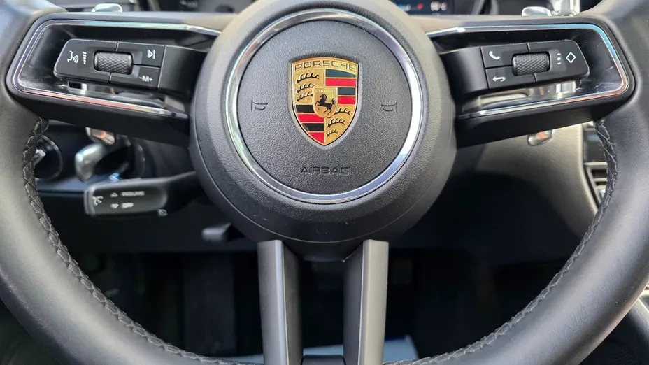 PORSCHE Macan -
