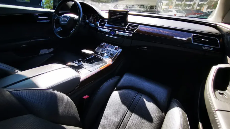 AUDI A8 -
