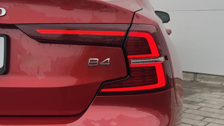 VOLVO S60 S60 B4 B Plus Dark aut