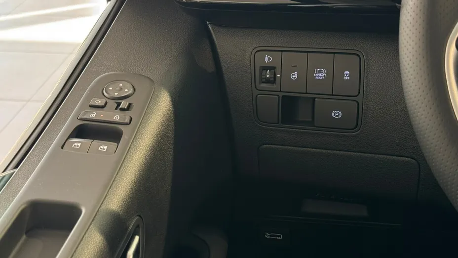 HYUNDAI Staria Staria 1.6 T-GDI HEV Luxury aut Nowy