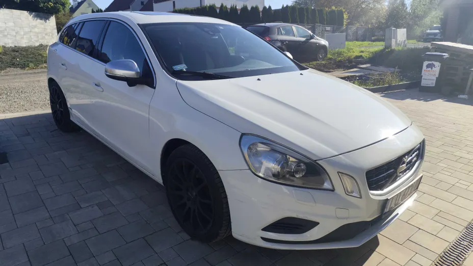 VOLVO V60 -