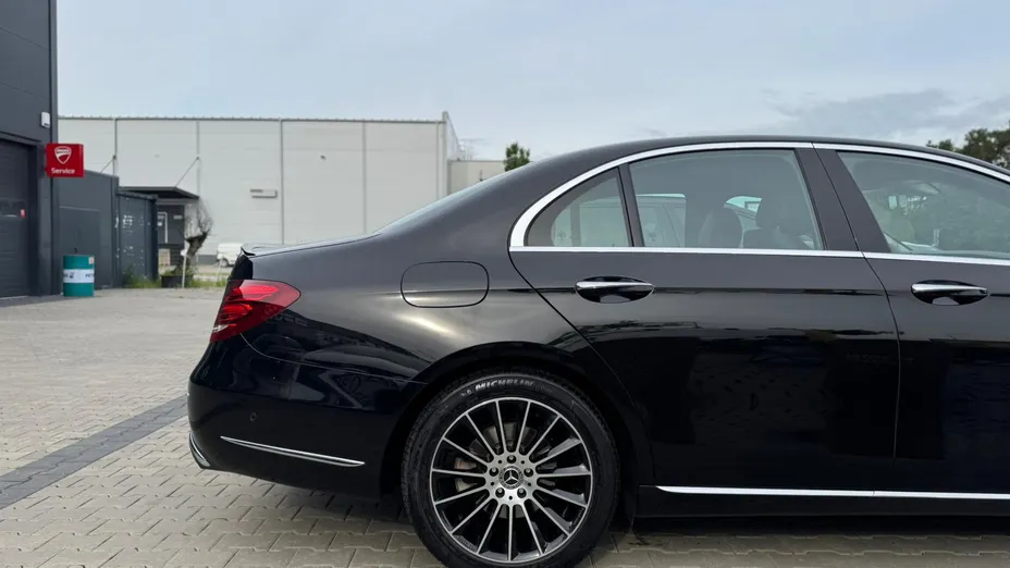 MERCEDES-BENZ E Klasa E 200 9G-TRONIC