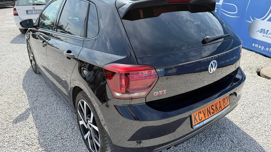 VOLKSWAGEN Polo -