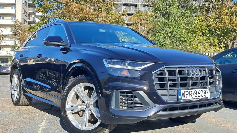 AUDI Q8 -