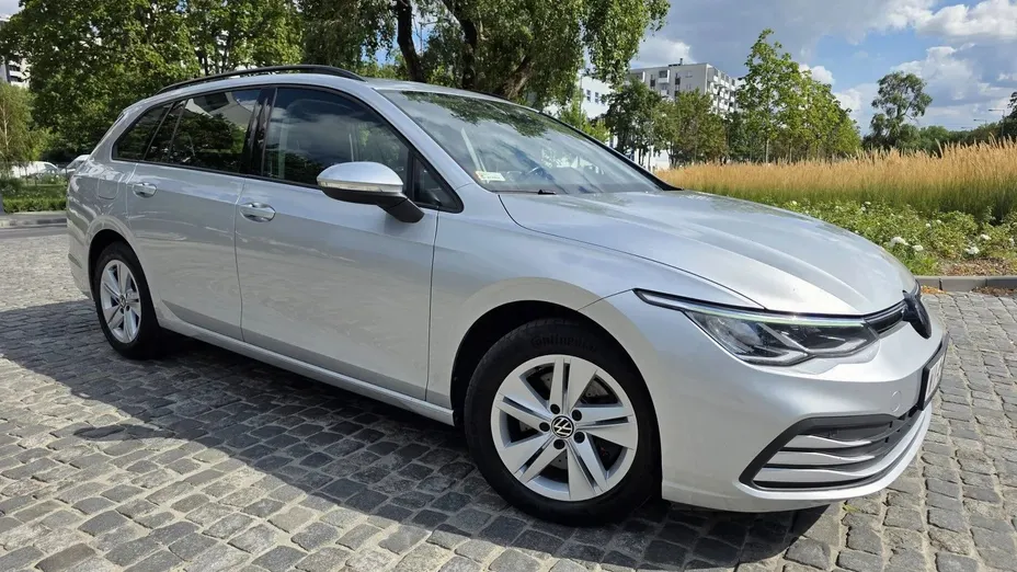 VOLKSWAGEN Golf -