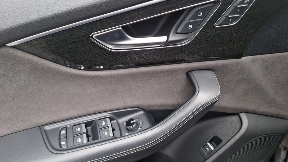 AUDI SQ8 -