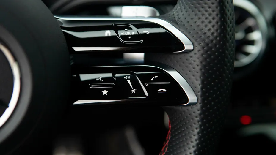 MERCEDES-BENZ A Klasa A 200 AMG Line 7G-DCT