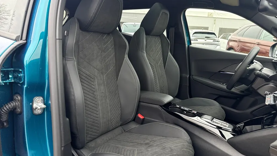 PEUGEOT 2008 2008 PureTech mHEV GT Exclusive e-DCS6 Nowy