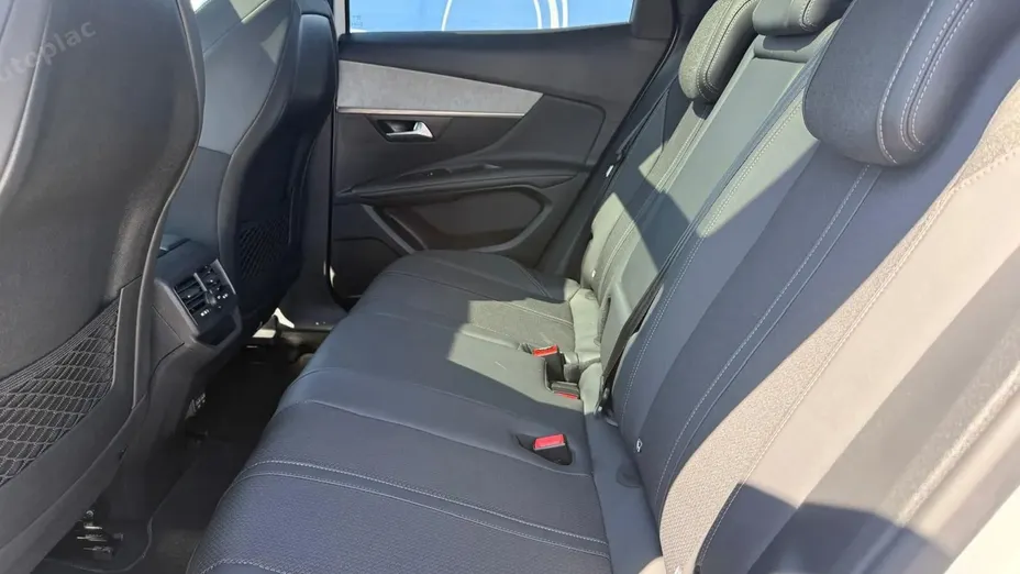 PEUGEOT 3008 -