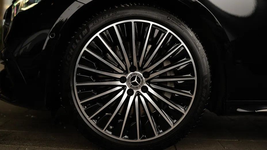 MERCEDES-BENZ E Klasa E 220 d mHEV 4-Matic AMG 9G-Tronic