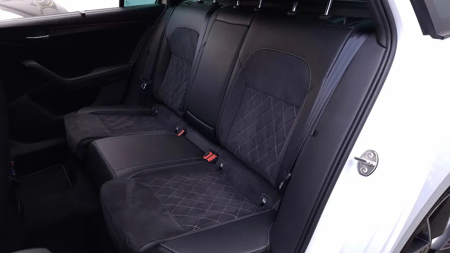 SKODA Superb Superb 2.0 TDI SCR Sportline DSG