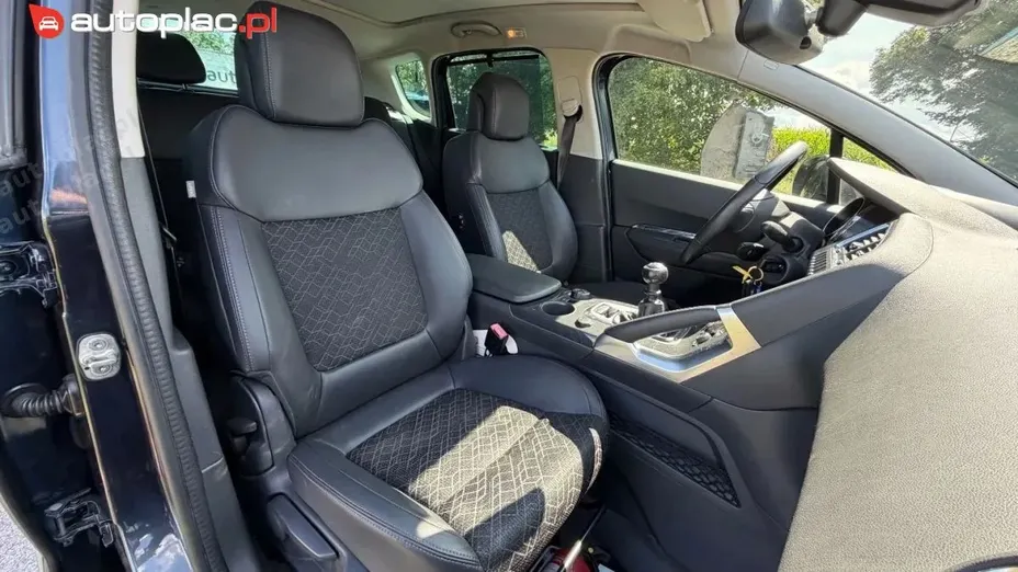 PEUGEOT 3008 -