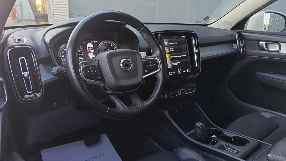 VOLVO XC40 XC40 T3 Momentum