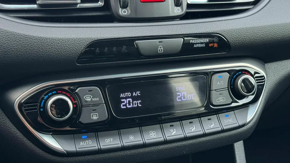 HYUNDAI i30 i30 1.0 T-GDI Smart