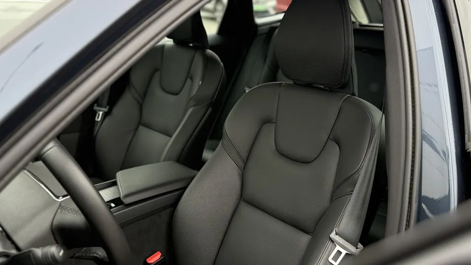 VOLVO XC60 XC60 B5 B AWD Plus Dark aut