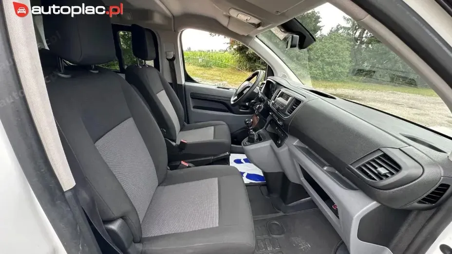 PEUGEOT Traveller -