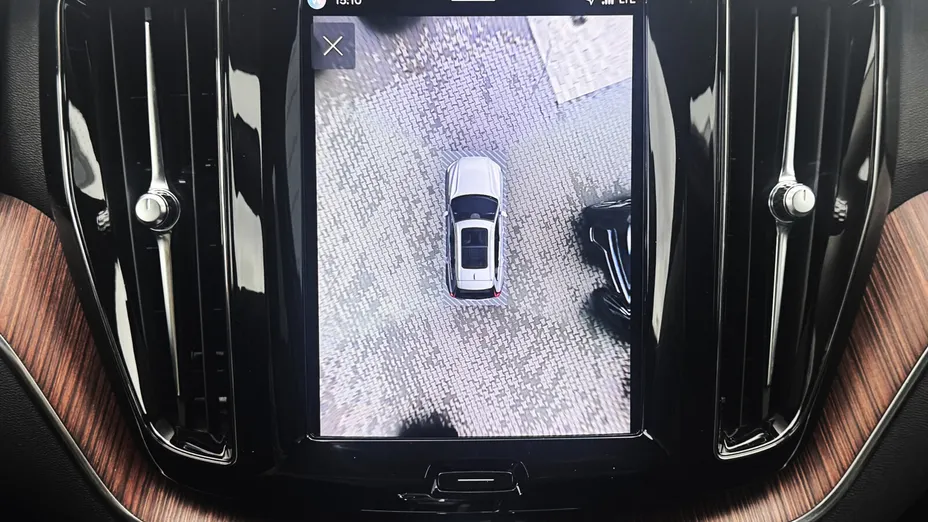 VOLVO XC60 XC60 B4 D AWD Plus Dark aut