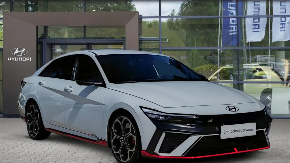 HYUNDAI Elantra -
