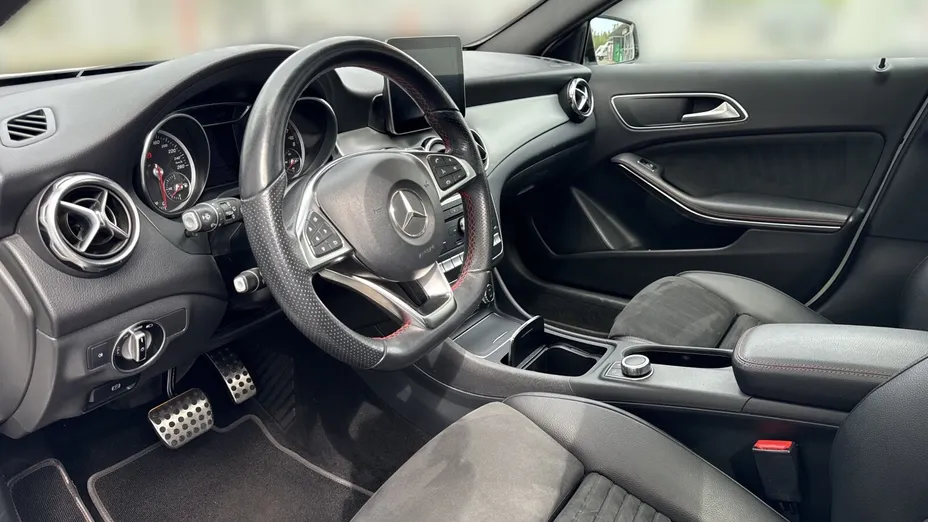 MERCEDES-BENZ GLA GLA 220 4-Matic AMG Line