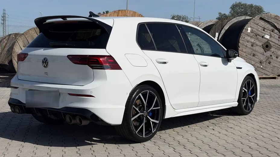 VOLKSWAGEN Golf -