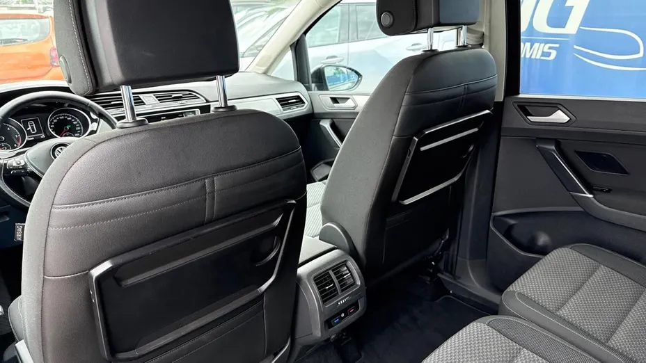 VOLKSWAGEN Touran -