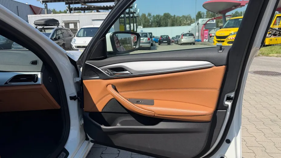 BMW Seria 5 520d Luxury Line aut