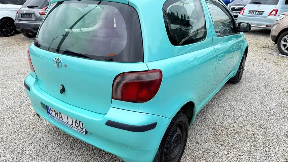 TOYOTA Yaris -
