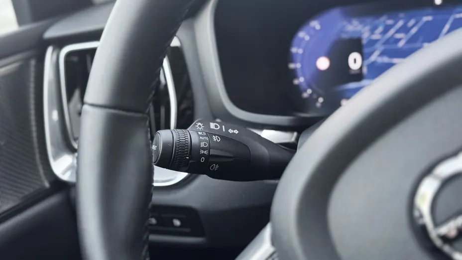VOLVO V60 V60 T6 AWD Plug-In Hybrid Plus Dark aut