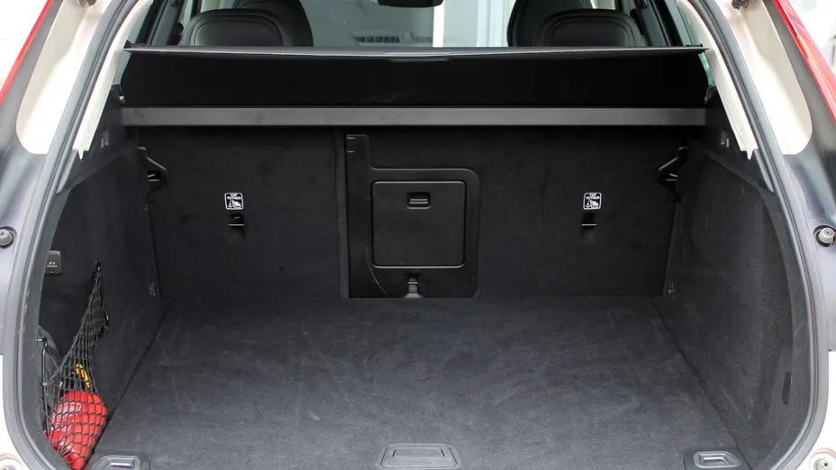 VOLVO XC60 XC60 B4 D AWD Plus Dark aut