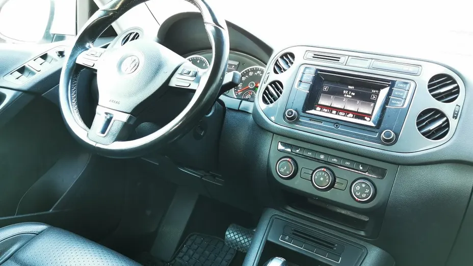 VOLKSWAGEN Tiguan -