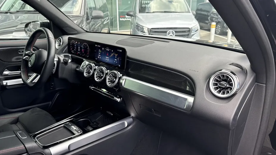 MERCEDES-BENZ GLB GLB 200 mHEV AMG Line 7G-DCT