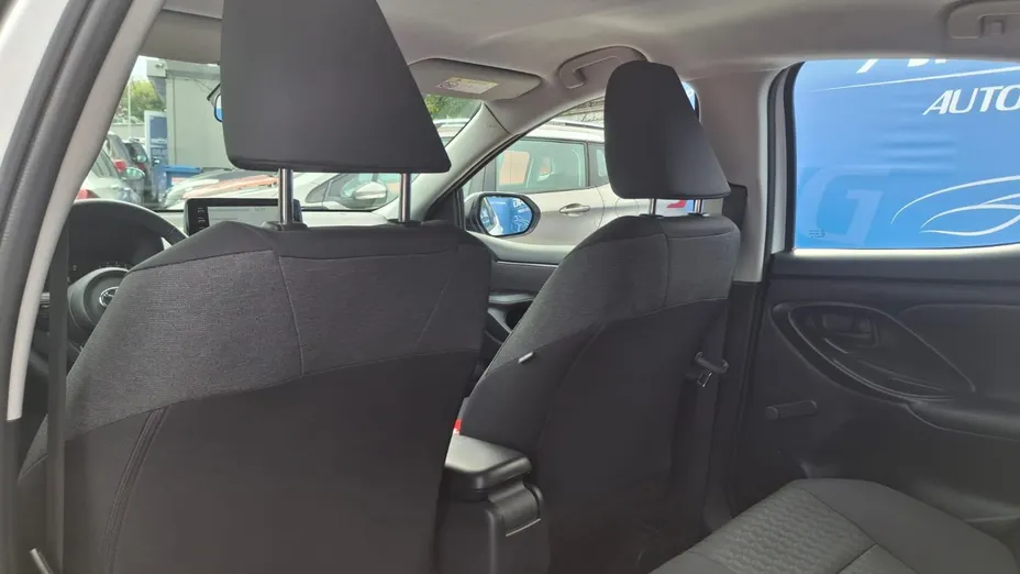 TOYOTA Yaris -