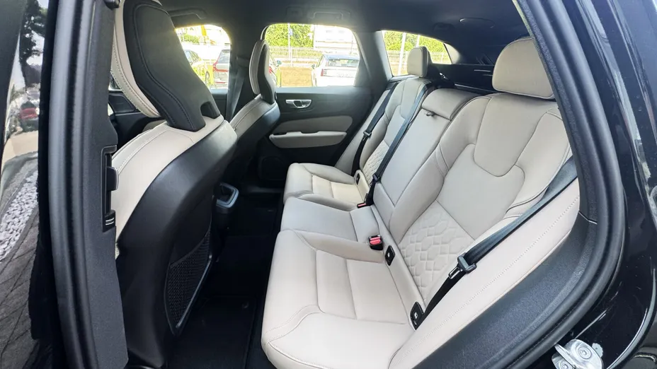 VOLVO XC60 XC60 B5 B AWD Plus Dark aut