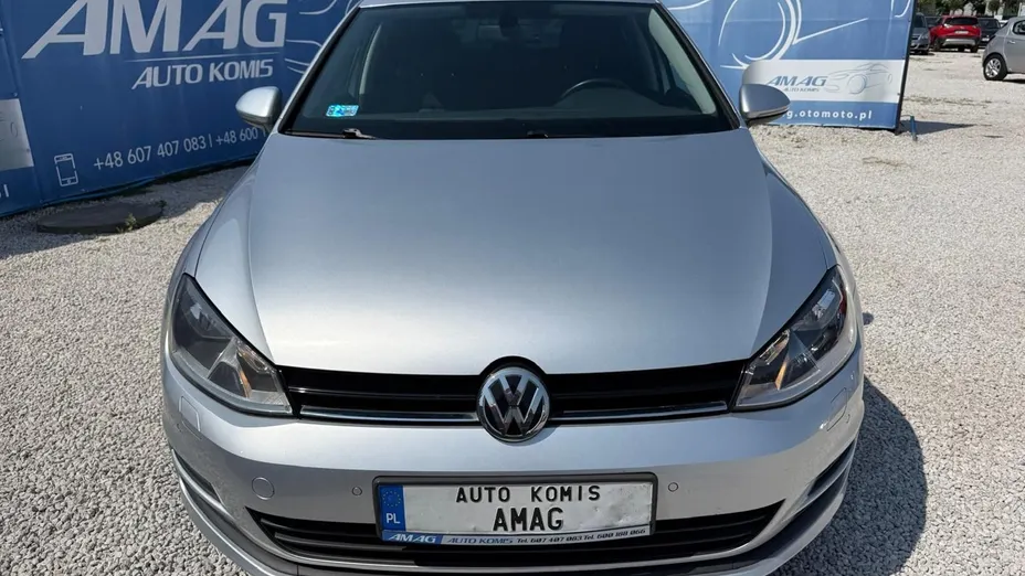 VOLKSWAGEN Golf -