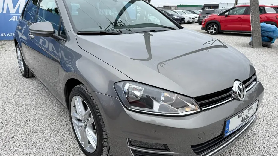 VOLKSWAGEN Golf -