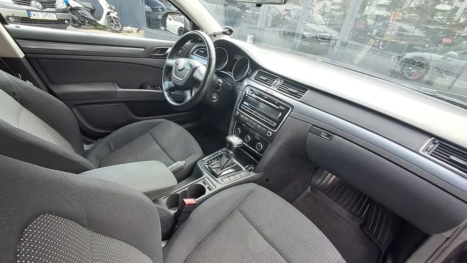 SKODA Superb -