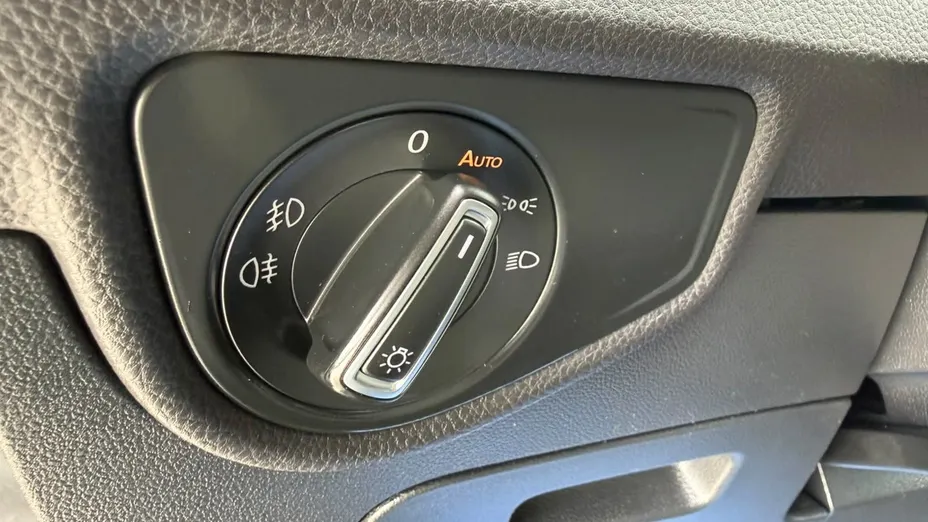 VOLKSWAGEN Touran -