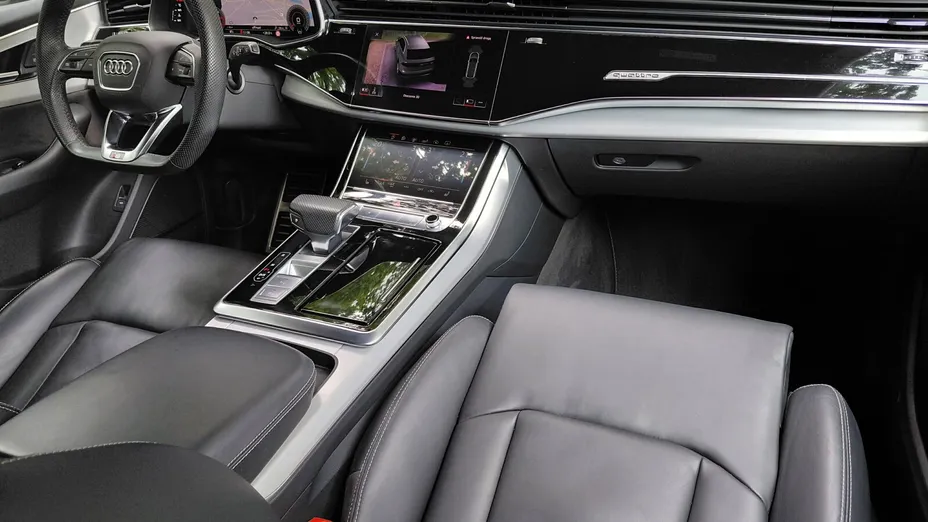 AUDI Q8 -