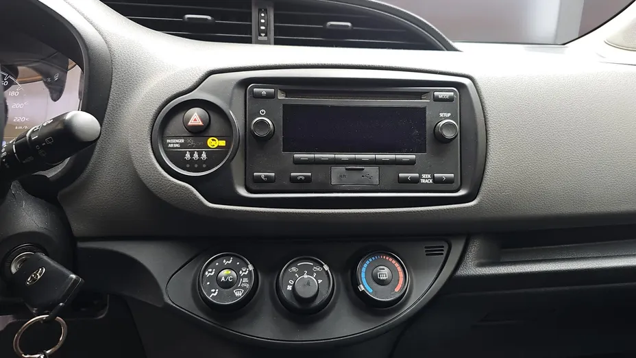 TOYOTA Yaris Yaris 1.5 Active