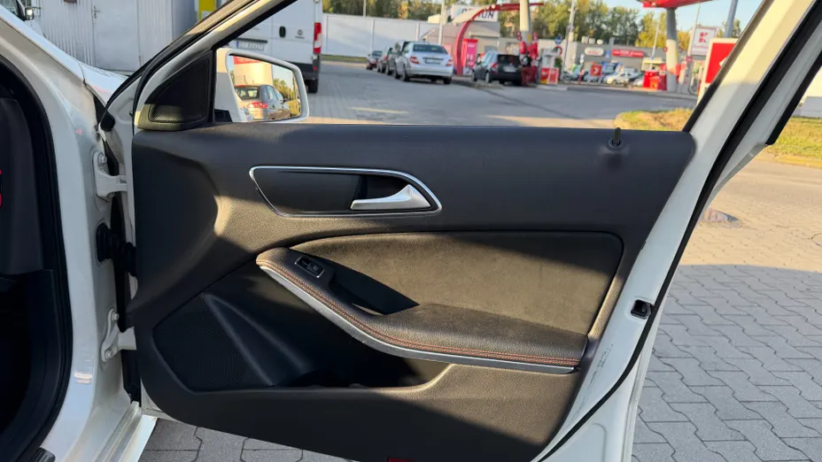 MERCEDES-BENZ A Klasa A 180 AMG Line