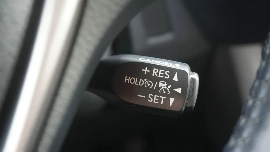 TOYOTA RAV4 -