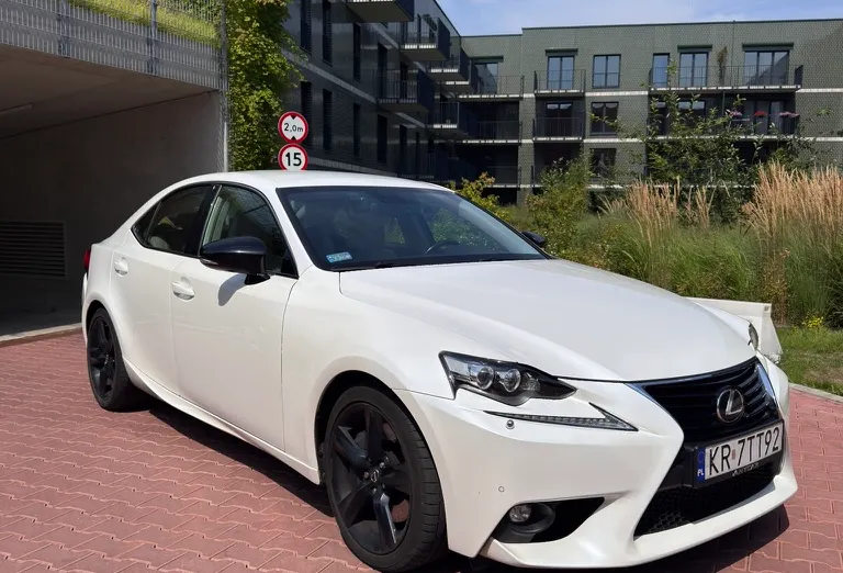 LEXUS IS IS 200t / 300 Black