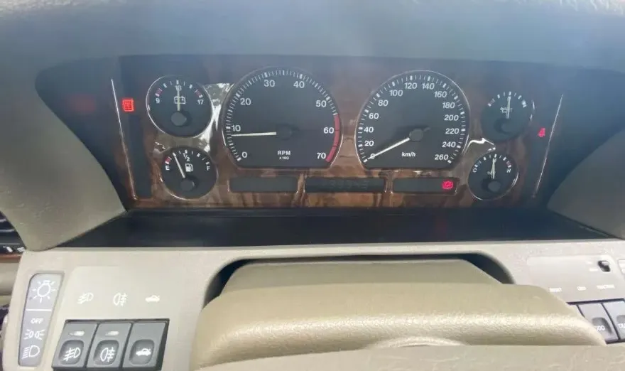 JAGUAR XJ -