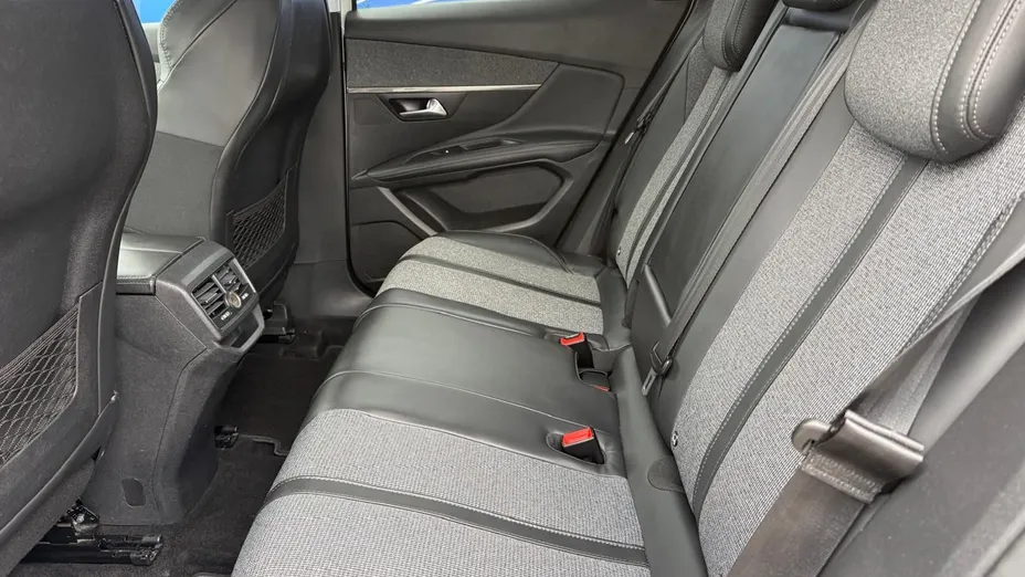 PEUGEOT 3008 -