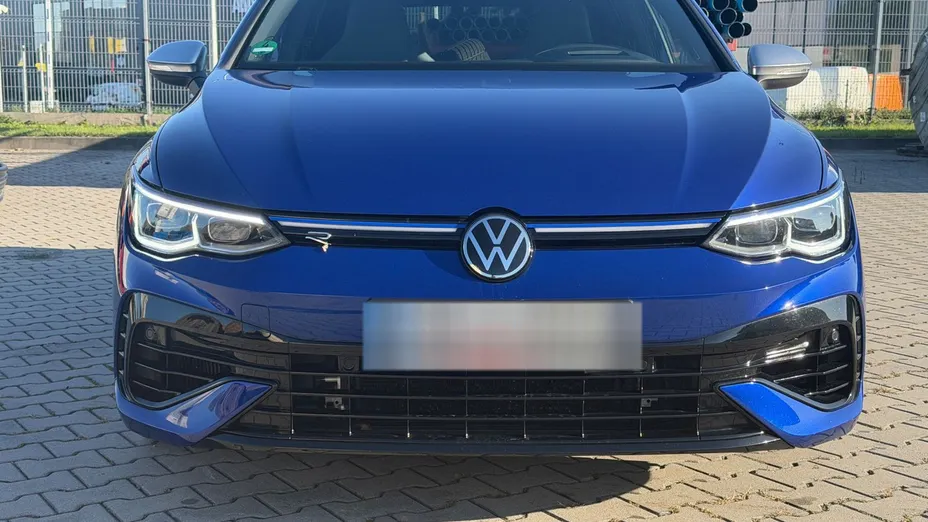 VOLKSWAGEN Golf -