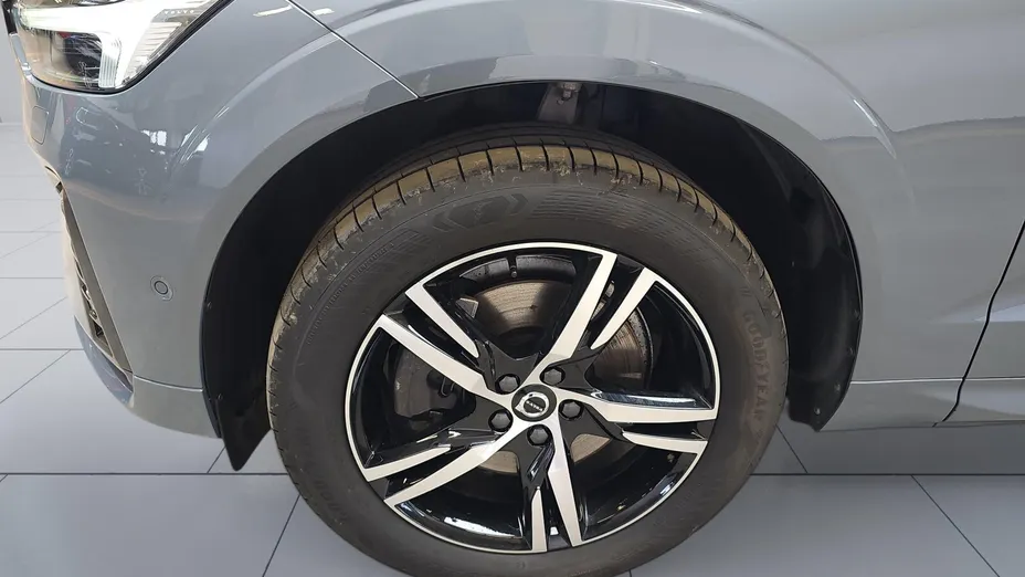 VOLVO XC60 XC60 B5 B AWD R-Design aut