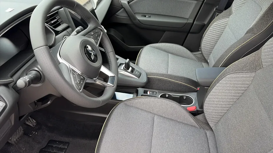 MITSUBISHI Grandis Grandis 1.3T mHEV Intense Style Cold DCT