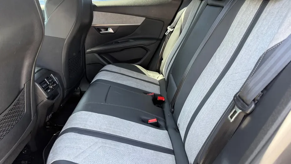 PEUGEOT 3008 -