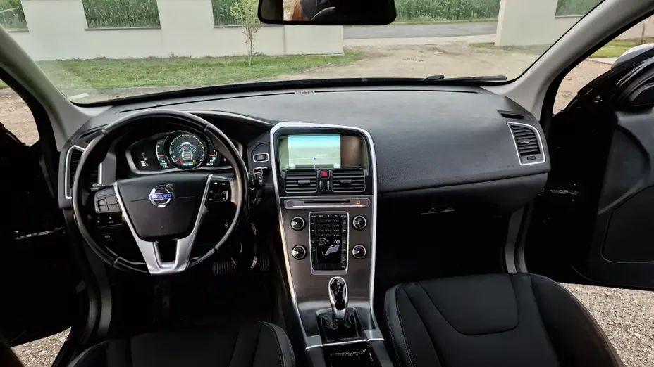 VOLVO XC60 XC60 2.4D AWD Momentum aut